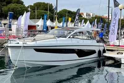 2025 Sealine S335