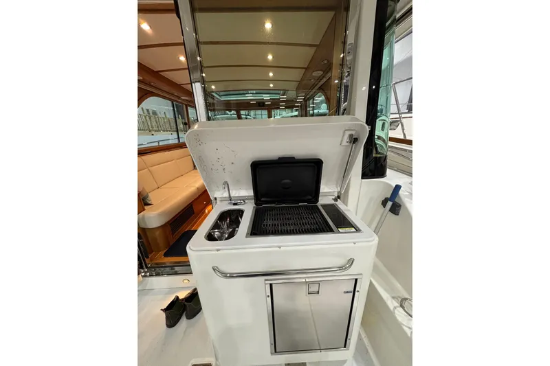 Cellibrate Yacht Photos Pics Outdoor kitchen on 2020 Sabre 45 Salon Express yacht with grill and sink.