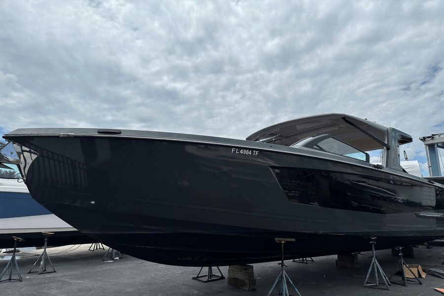 2022 Aviara AV40