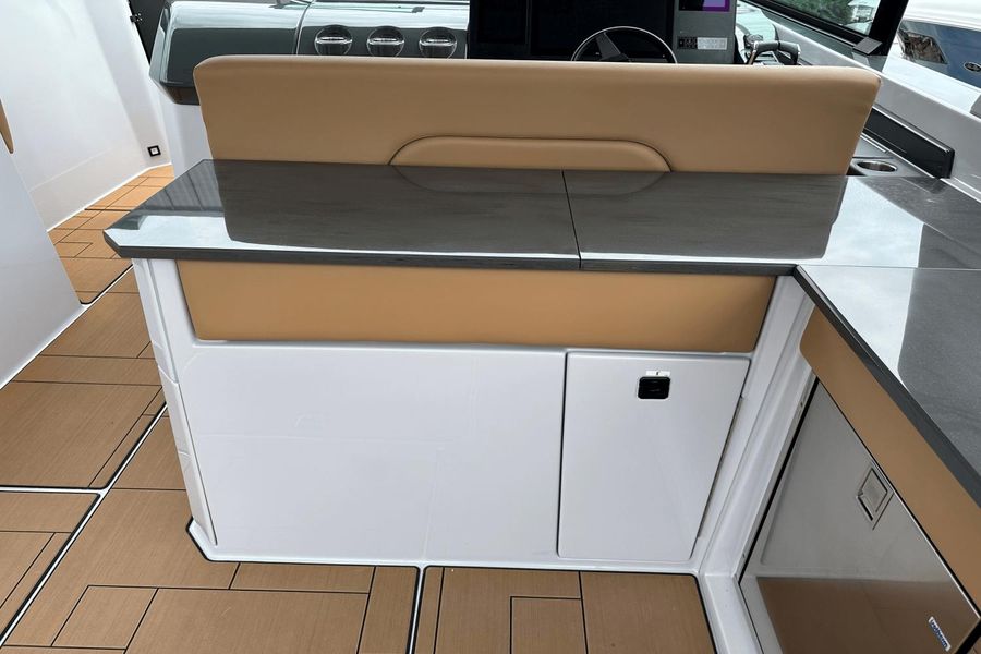 2022 Aviara AV40