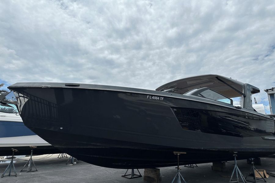 2022 Aviara AV40