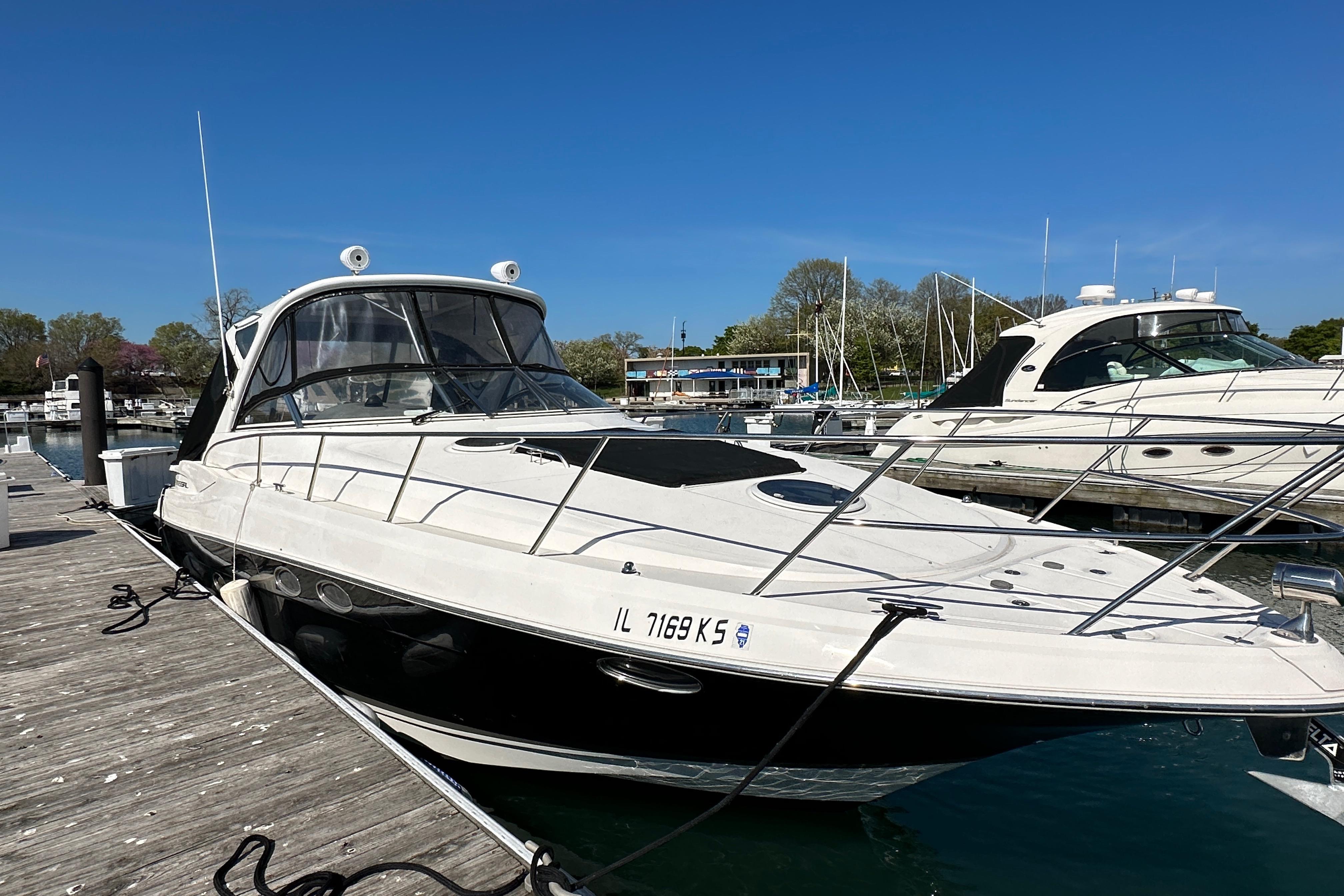 2010 regal 3760 sports yacht