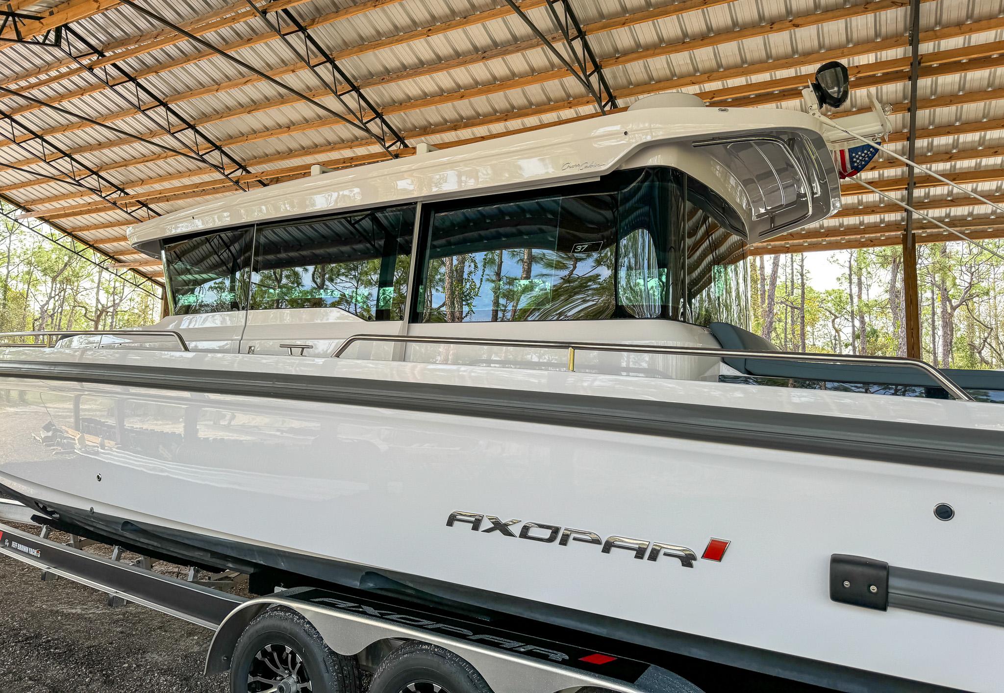 2022 Axopar 37 XC Cross Cabin Brabus Barcos con cabina en proa en venta ...