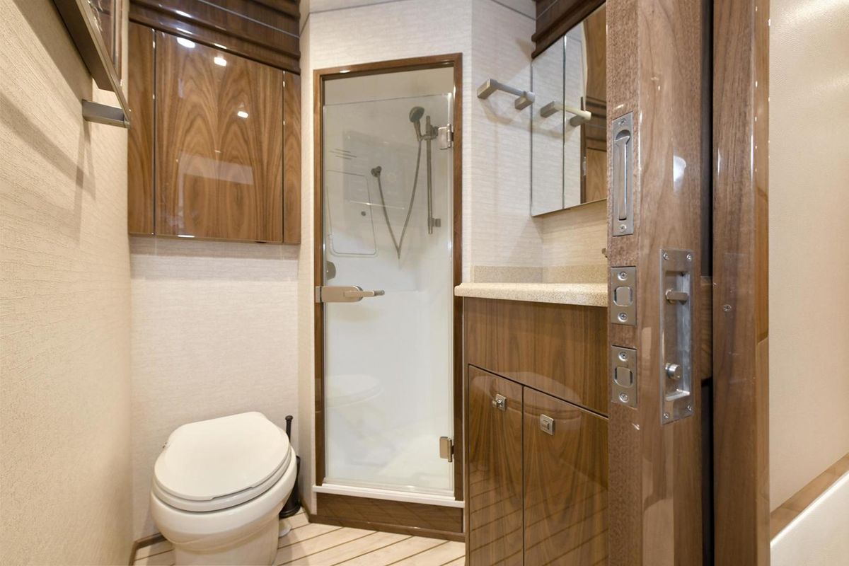 2018 Viking 80 