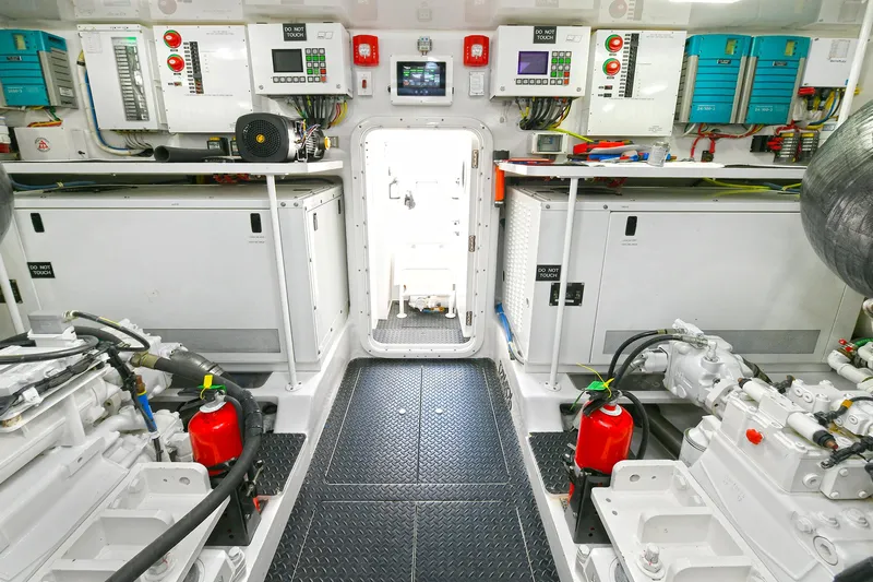 On The Edge Yacht Photos Pics 