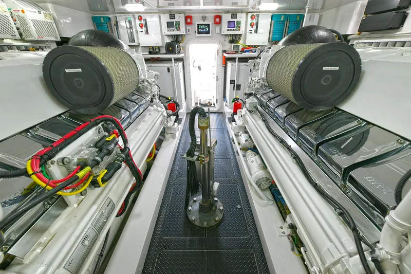 On The Edge Yacht Photos Pics 