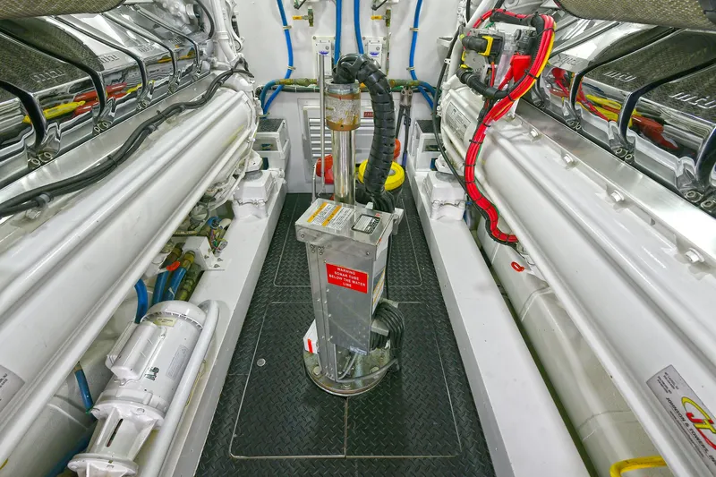 On The Edge Yacht Photos Pics 