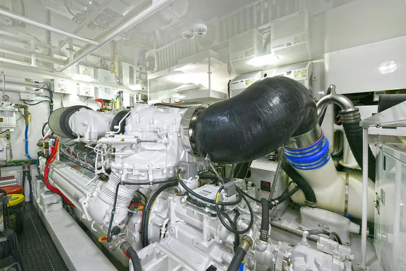 On The Edge Yacht Photos Pics 