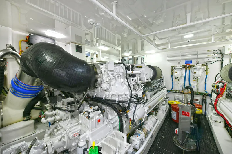 On The Edge Yacht Photos Pics 