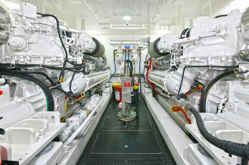 On The Edge Yacht Photos Pics 