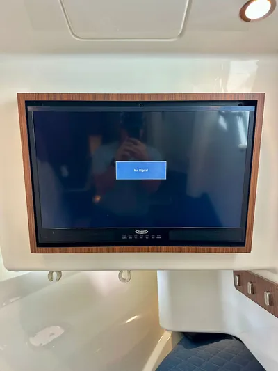 Breeezy Yacht Photos Pics TV displaying 'No Signal' on Pursuit DC 365 boat.