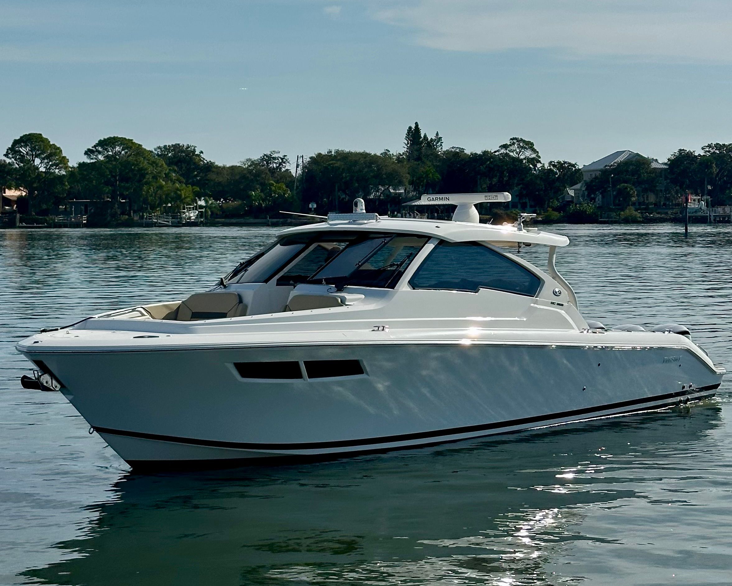 2020 Pursuit DC 365 Dual Console