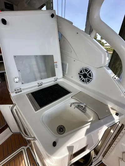 Breeezy Yacht Photos Pics 2020 Pursuit DC 365 Dual Console boat kitchen with sink and grill.