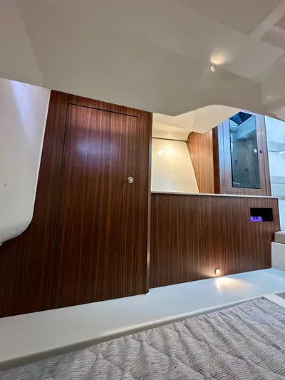 Breeezy Yacht Photos Pics Interior of 2020 Pursuit DC 365 Dual Console boat.