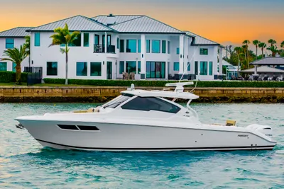 2020 Pursuit DC 365 Dual Console