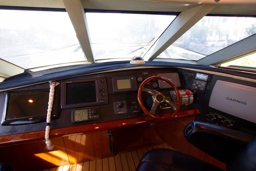 2002 Hatteras 6300 Raised Pilothouse