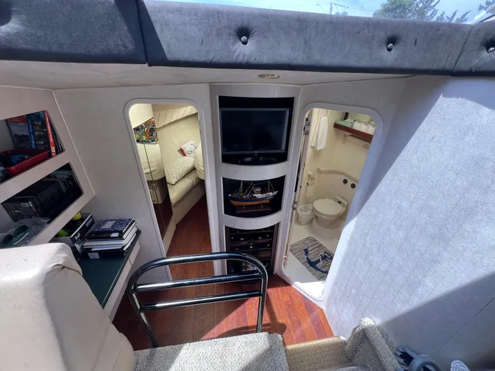 Amities Yacht Photos Pics Interior of 1998 Mainship 47 Motor Yacht with cozy cabin and modern amenities.