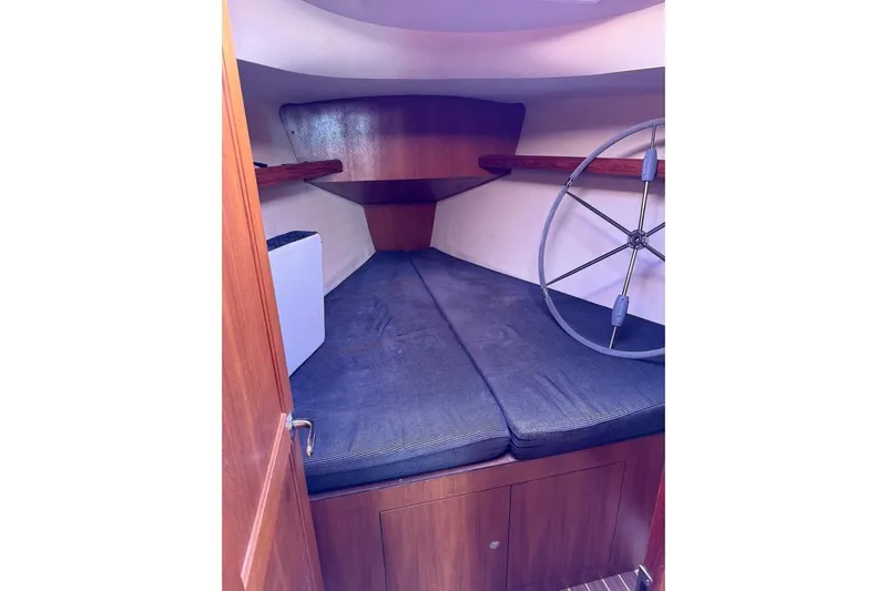 Windependence Yacht Photos Pics 2006 Hunter 38 sailboat cabin with blue cushions and wooden interior.