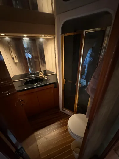 Whiskey Business Yacht Photos Pics Guest Head