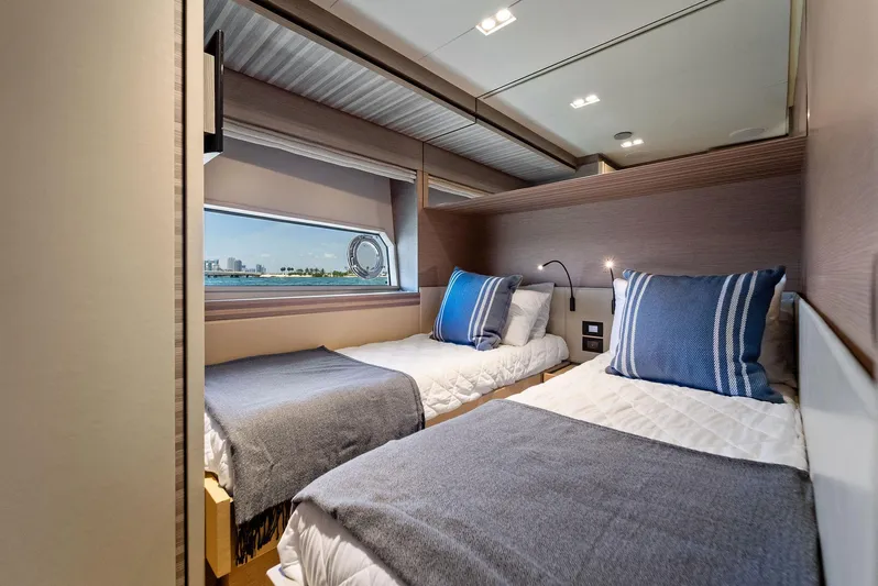 Giulia Yacht Photos Pics 