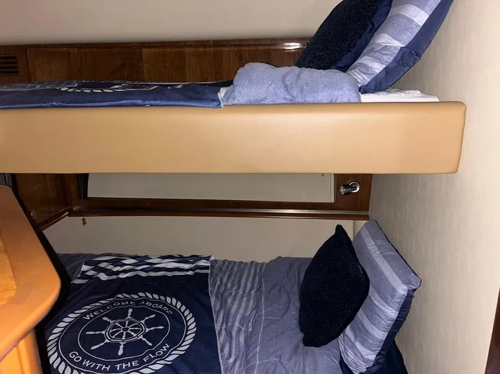  Yacht Photos Pics Bunk beds in 2005 Sea Ray Sundancer 520 yacht cabin with nautical-themed bedding.