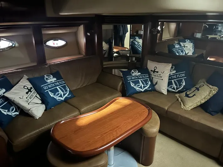  Yacht Photos Pics Luxurious 2005 Sea Ray Sundancer 520 interior with cozy seating and nautical-themed pillows.