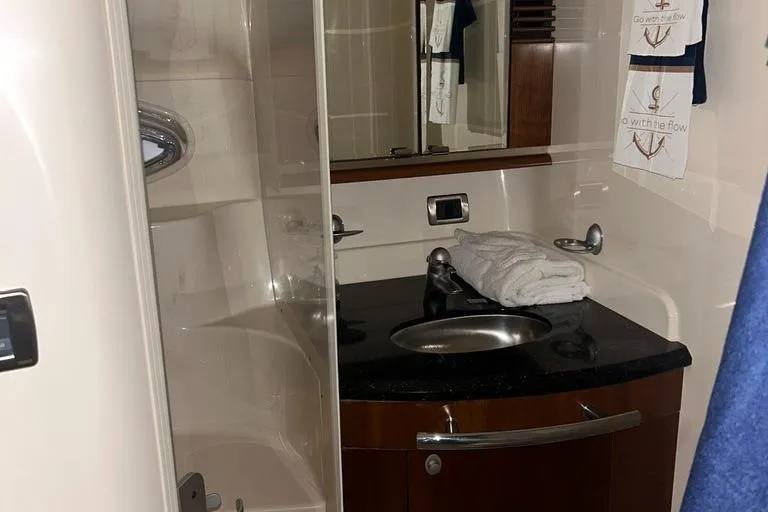  Yacht Photos Pics 2005 Sea Ray Sundancer 520 bathroom with sink, mirror, and shower.