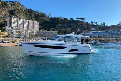 2024 Sealine C390