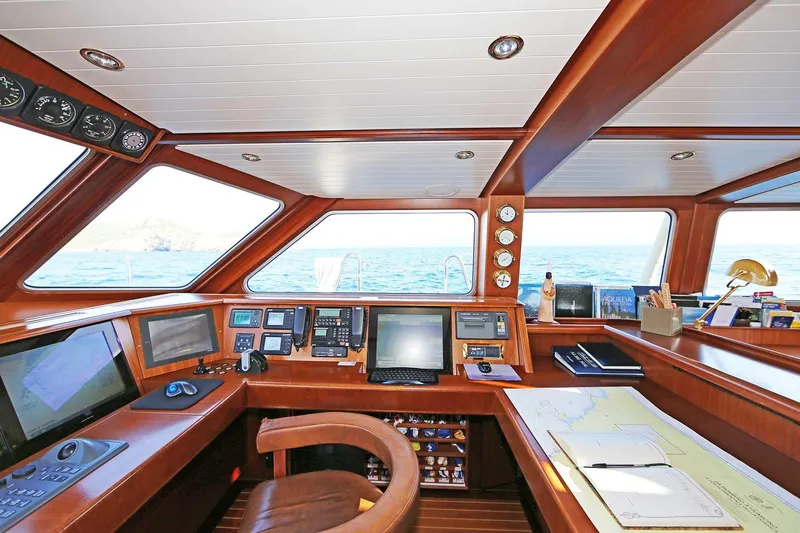 Alme Sol Yacht Photos Pics Nav station