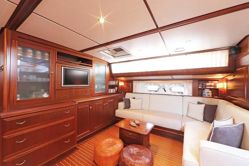 Alme Sol Yacht Photos Pics Saloon Stb side