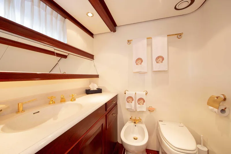 Alme Sol Yacht Photos Pics Owner bathroom