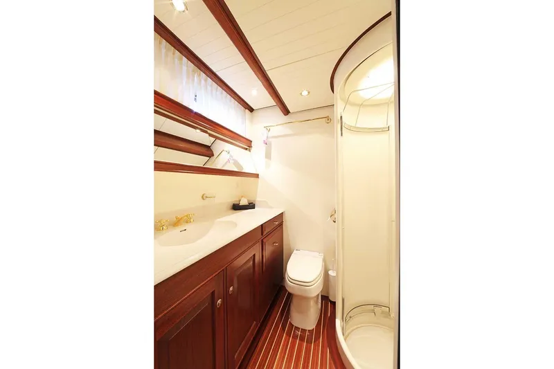 Alme Sol Yacht Photos Pics Guest bathroom