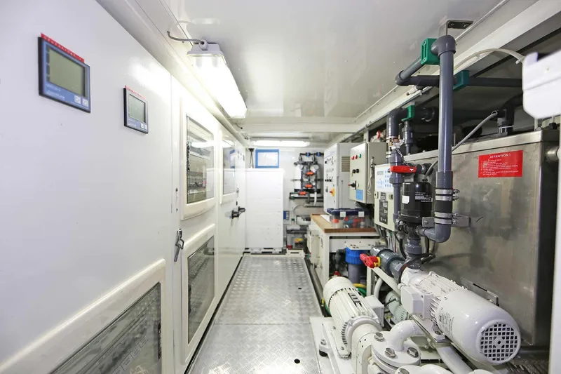 Alme Sol Yacht Photos Pics Engine room