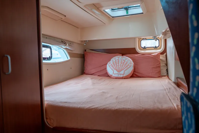 Papillon Yacht Photos Pics Cozy cabin bedroom in 2012 Leopard 39 yacht with pink bedding and shell-themed pillow.