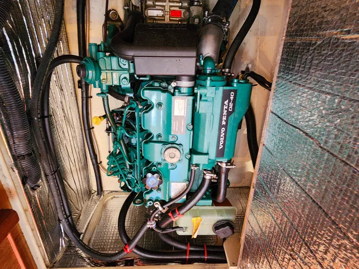 Frolic Yacht Photos Pics 