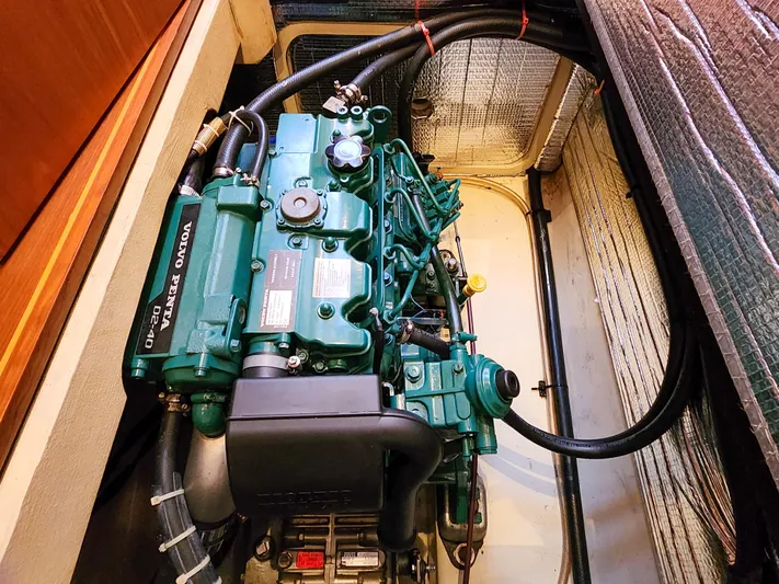 Frolic Yacht Photos Pics 