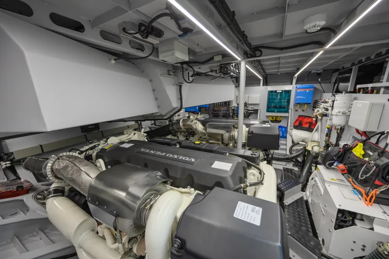 Moonshot Yacht Photos Pics 