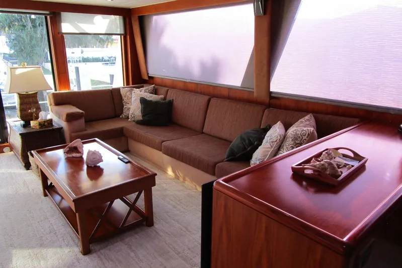 Lucky Stars Yacht Photos Pics Salon looking aft to port