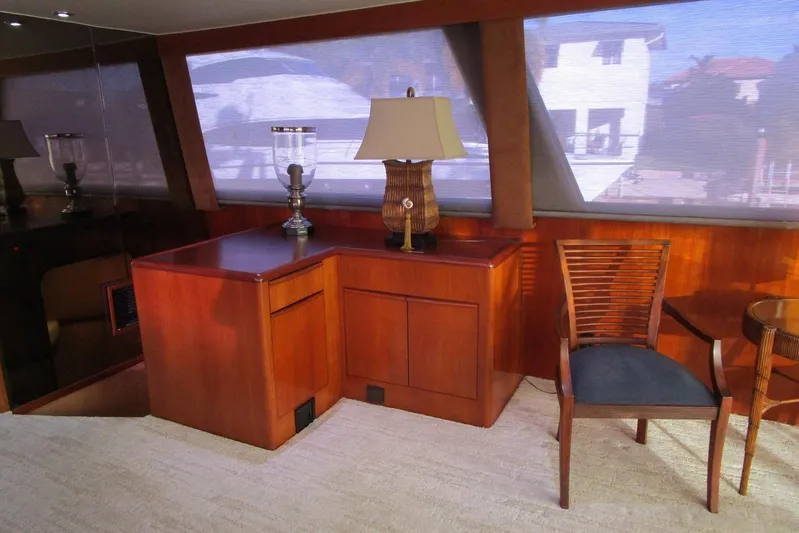 Lucky Stars Yacht Photos Pics Salon to starboard