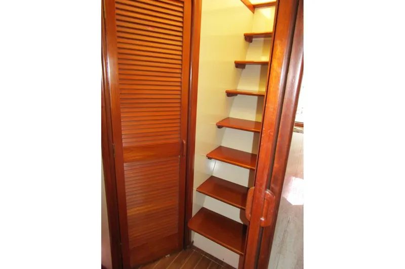 Lucky Stars Yacht Photos Pics Salon steps to flybridge