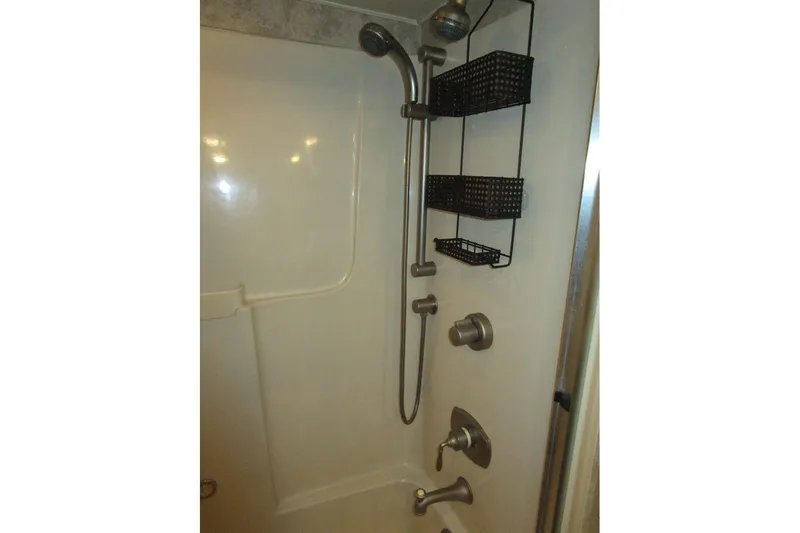 Lucky Stars Yacht Photos Pics Master jacuzzi/shower