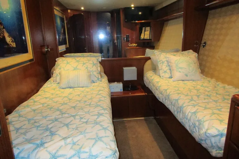 Lucky Stars Yacht Photos Pics Port side guest cabin looking aft