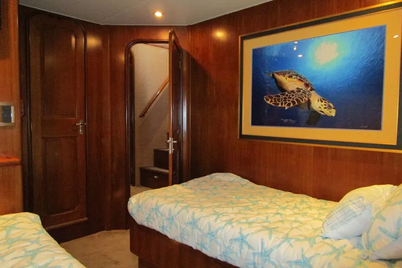 Lucky Stars Yacht Photos Pics Port side guest cabin looking forward