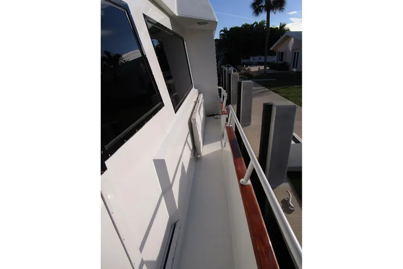 Lucky Stars Yacht Photos Pics Side deck