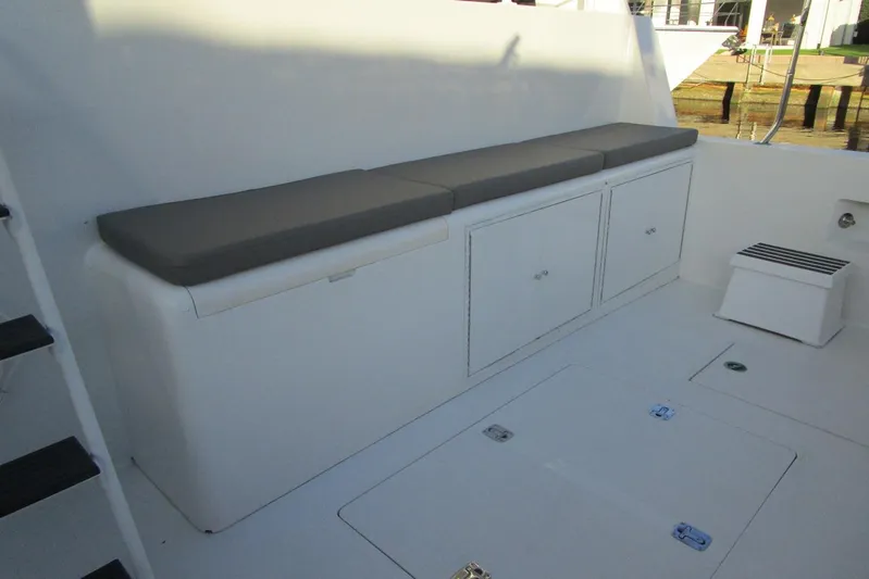 Lucky Stars Yacht Photos Pics Cockpit seating