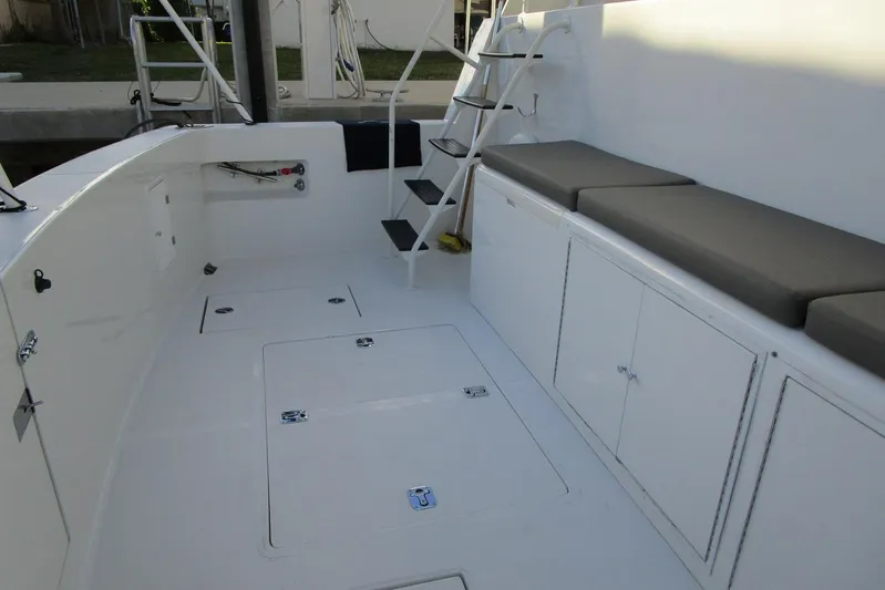 Lucky Stars Yacht Photos Pics Cockpit