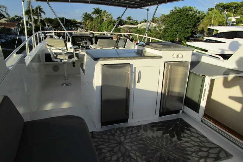 Lucky Stars Yacht Photos Pics Flybridge bar