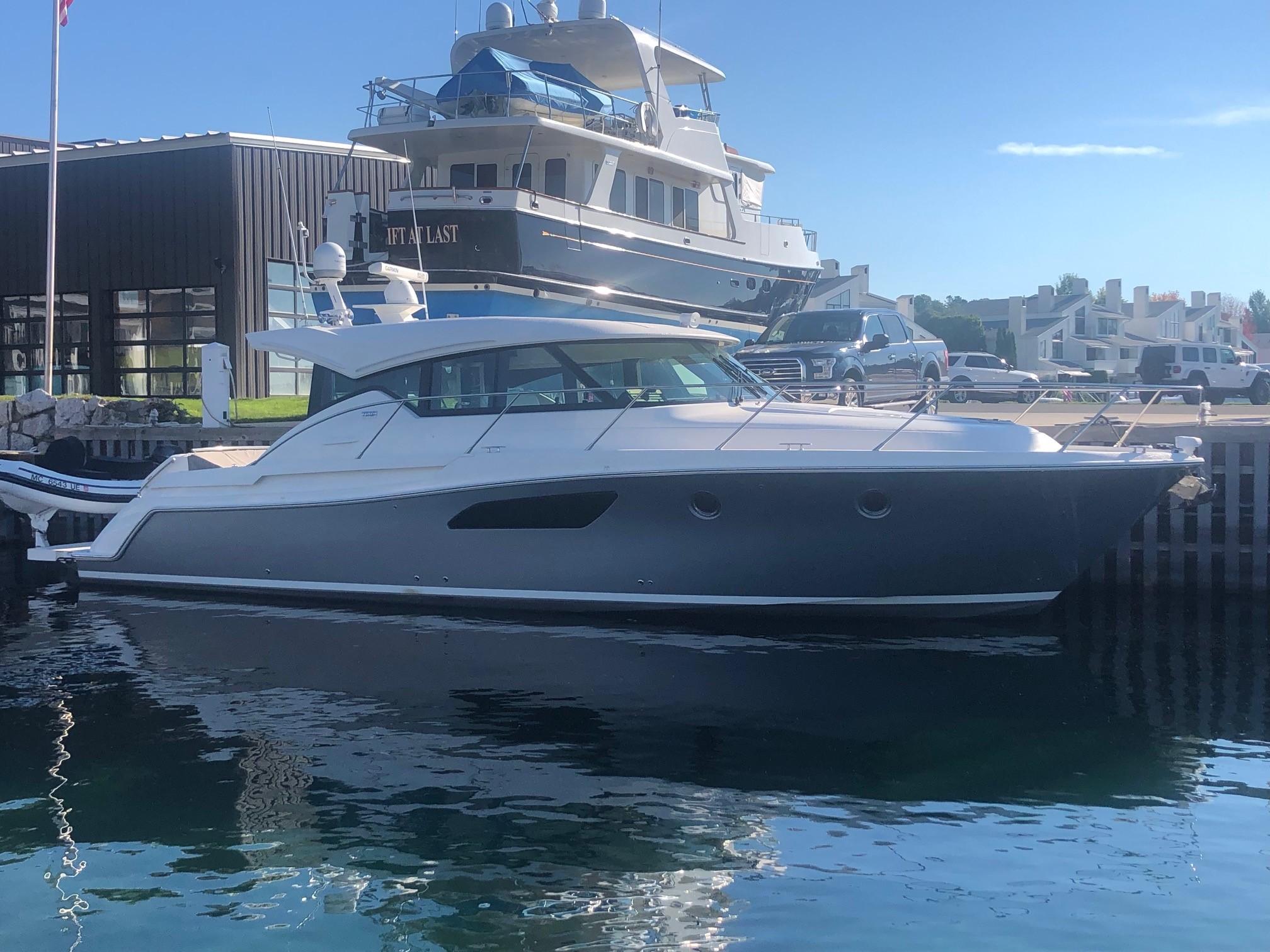 2018 Tiara Yachts C 44 Coupe