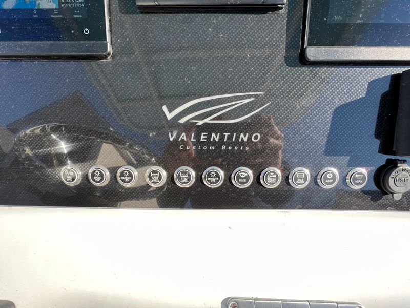 2023 Custom Carolina Valentino 28 Hybrid