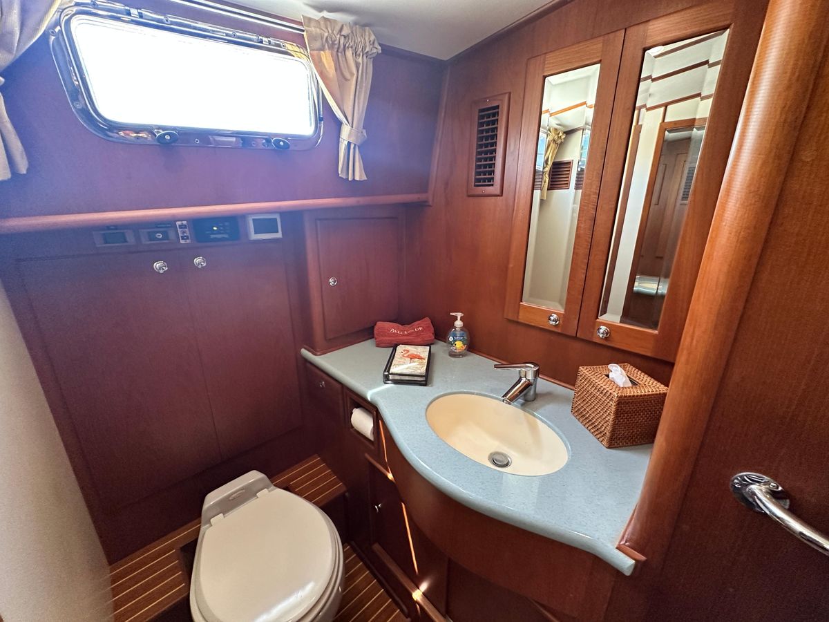 2004 Grand Banks 49 